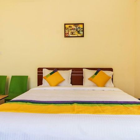 Itsy Hotels Riyas Grand ตีรูปาติ ภายนอก รูปภาพ