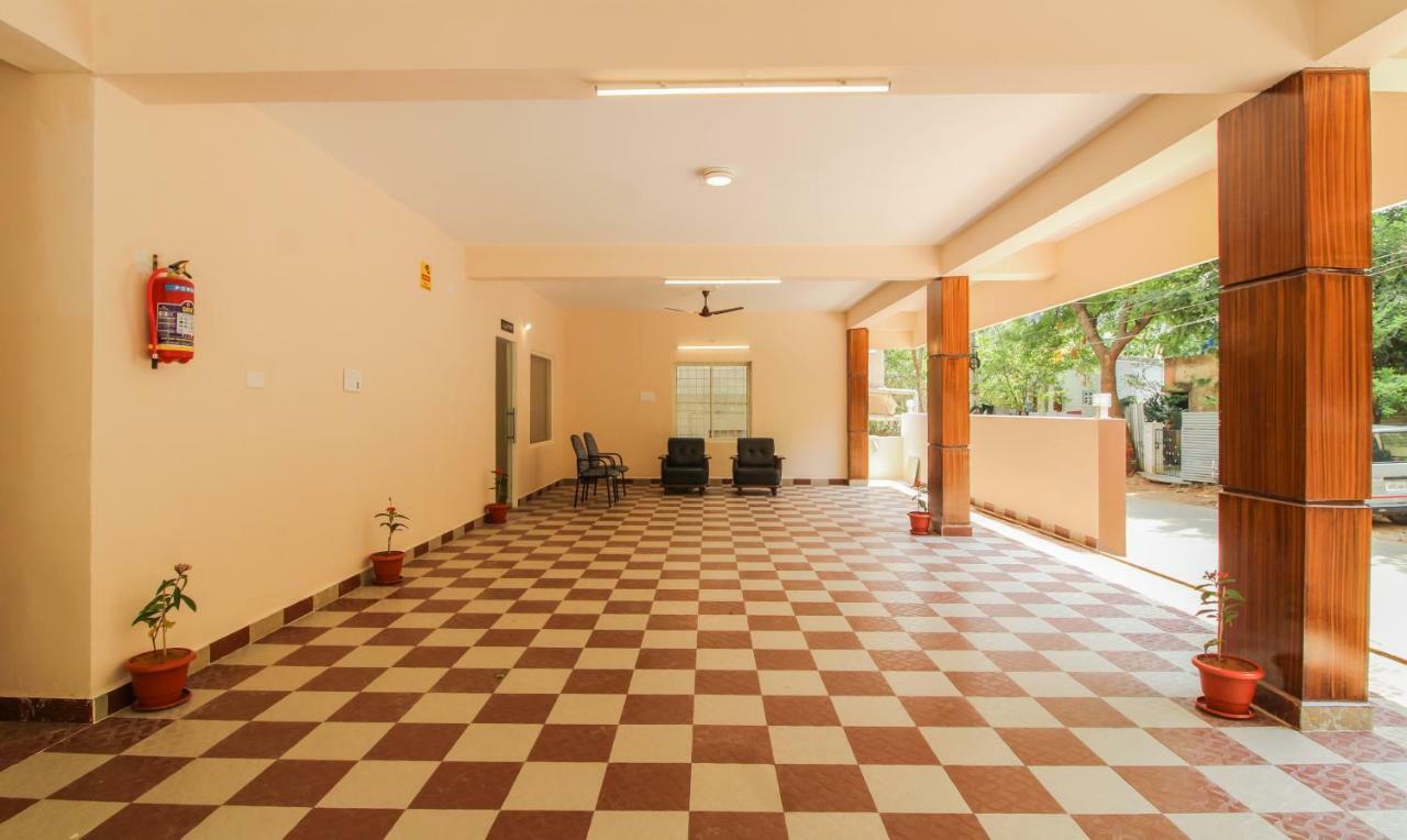 Itsy Hotels Riyas Grand ตีรูปาติ ภายนอก รูปภาพ