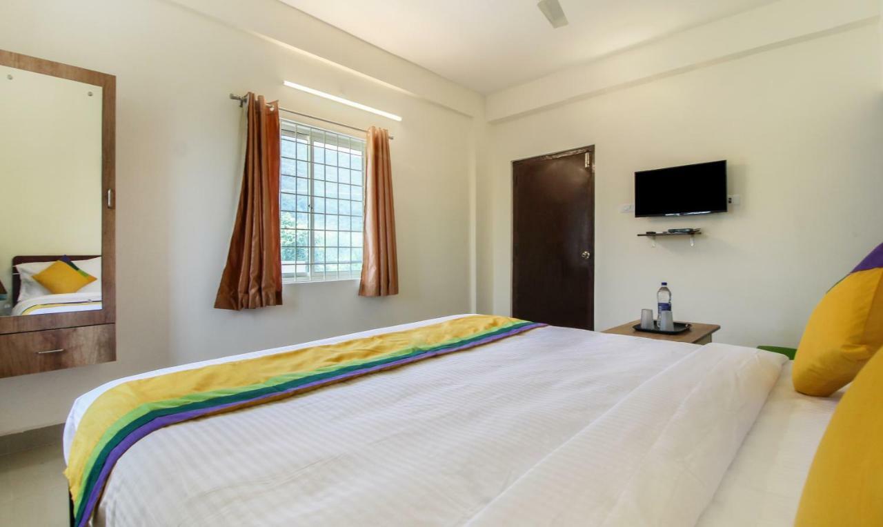 Itsy Hotels Riyas Grand ตีรูปาติ ภายนอก รูปภาพ