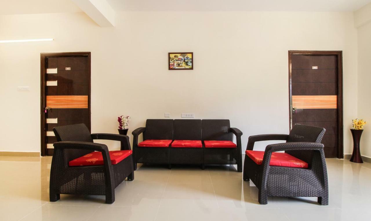 Itsy Hotels Riyas Grand ตีรูปาติ ภายนอก รูปภาพ