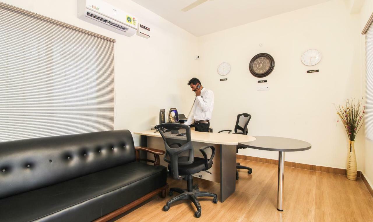 Itsy Hotels Riyas Grand ตีรูปาติ ภายนอก รูปภาพ
