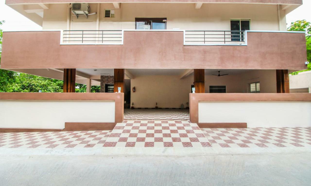 Itsy Hotels Riyas Grand ตีรูปาติ ภายนอก รูปภาพ