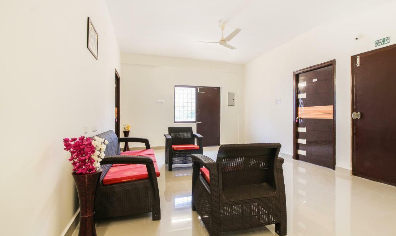 Itsy Hotels Riyas Grand ตีรูปาติ ภายนอก รูปภาพ