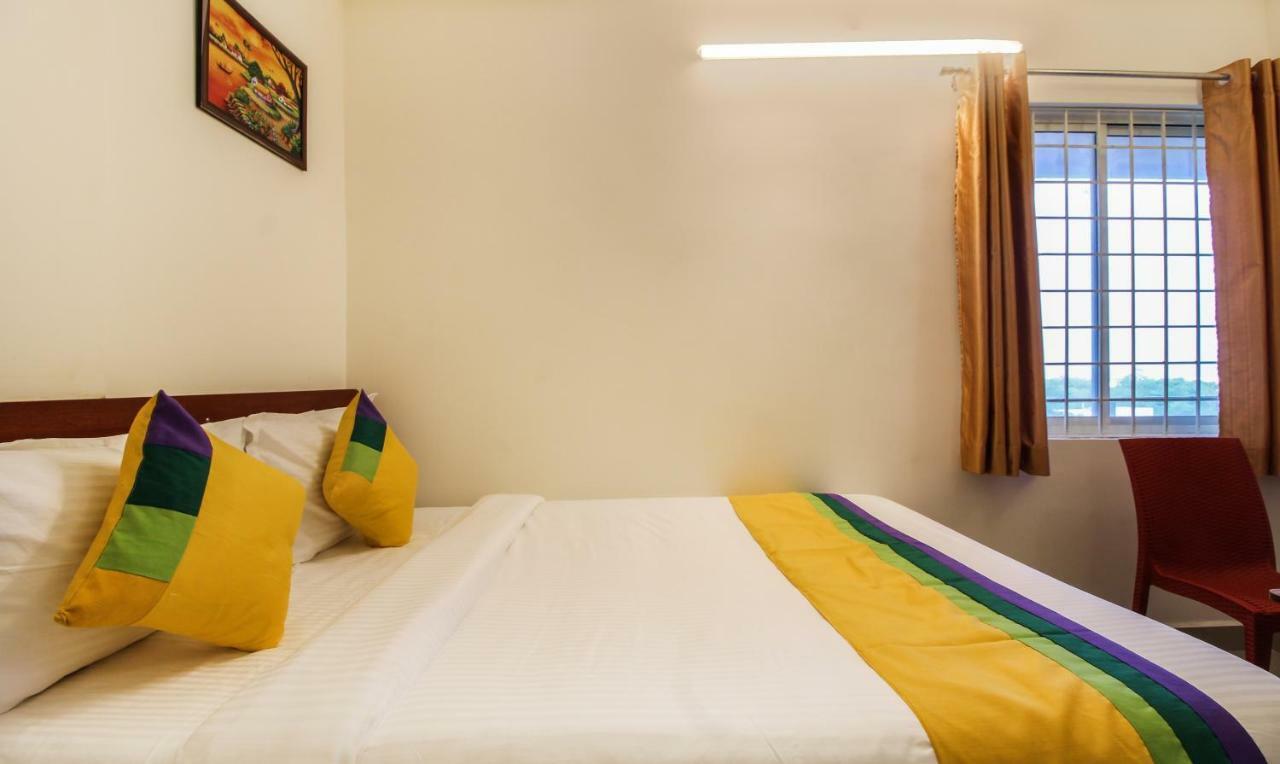 Itsy Hotels Riyas Grand ตีรูปาติ ภายนอก รูปภาพ