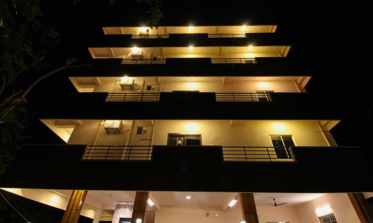 Itsy Hotels Riyas Grand ตีรูปาติ ภายนอก รูปภาพ